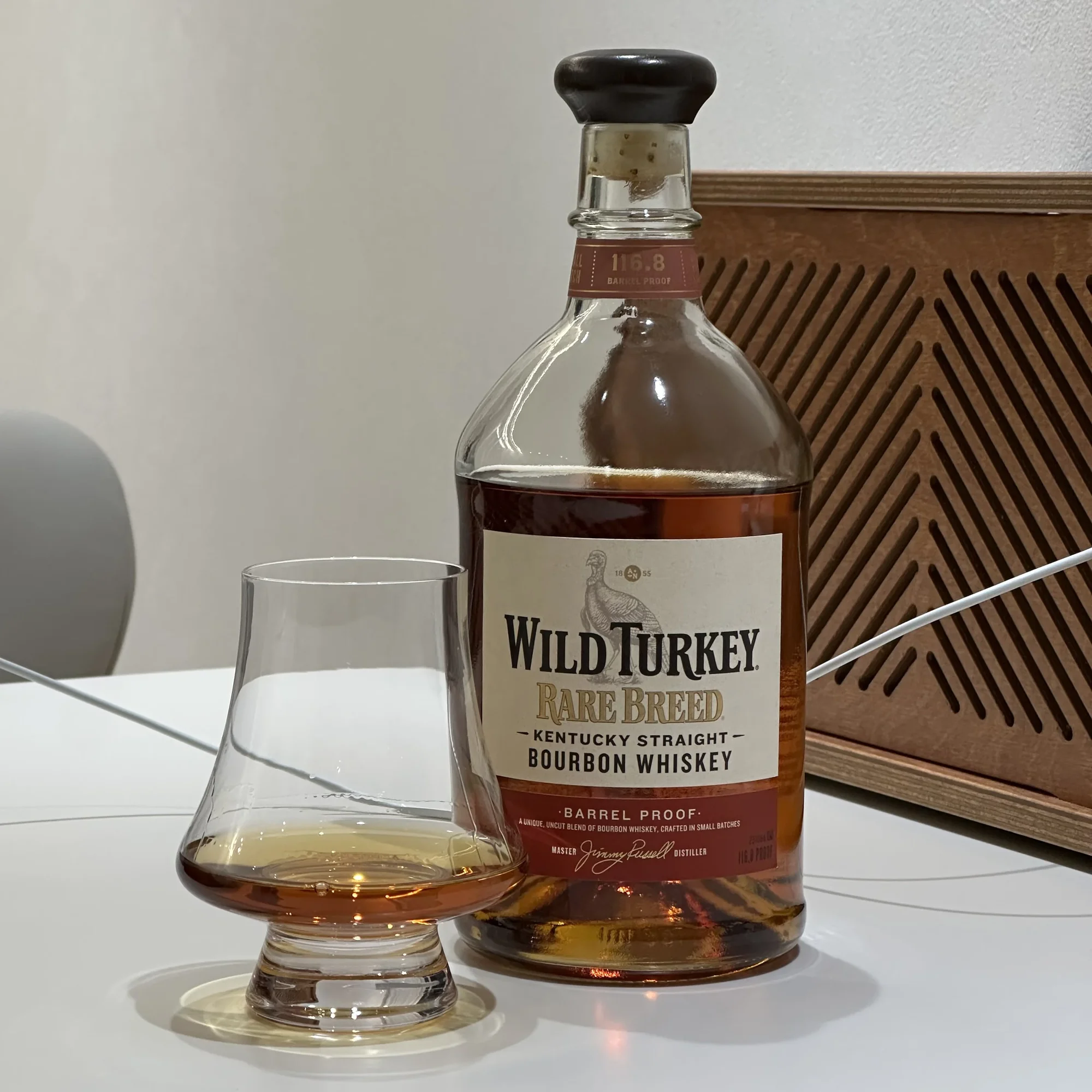 와일드 터키 레어 브리드 리뷰 — 배럴 프루프 버번의 정석