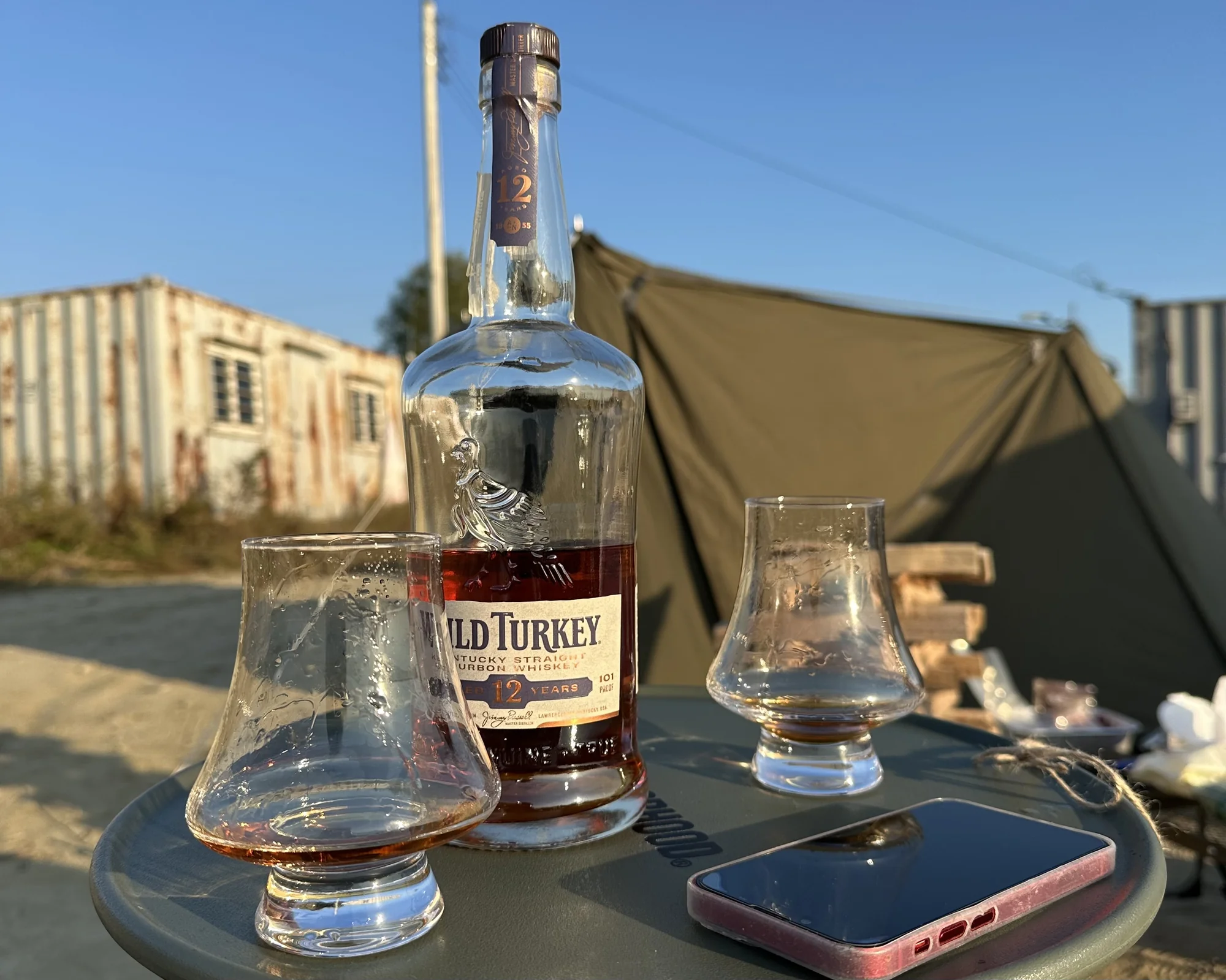 와일드 터키 12년 리뷰 — 101 프루프 장기 숙성 버번의 깊이